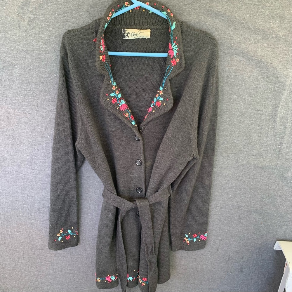 Vintage Embroidered Flowers Oleg Cassini 80s 90s Long Sweater with Belt - Picture 3 of 9